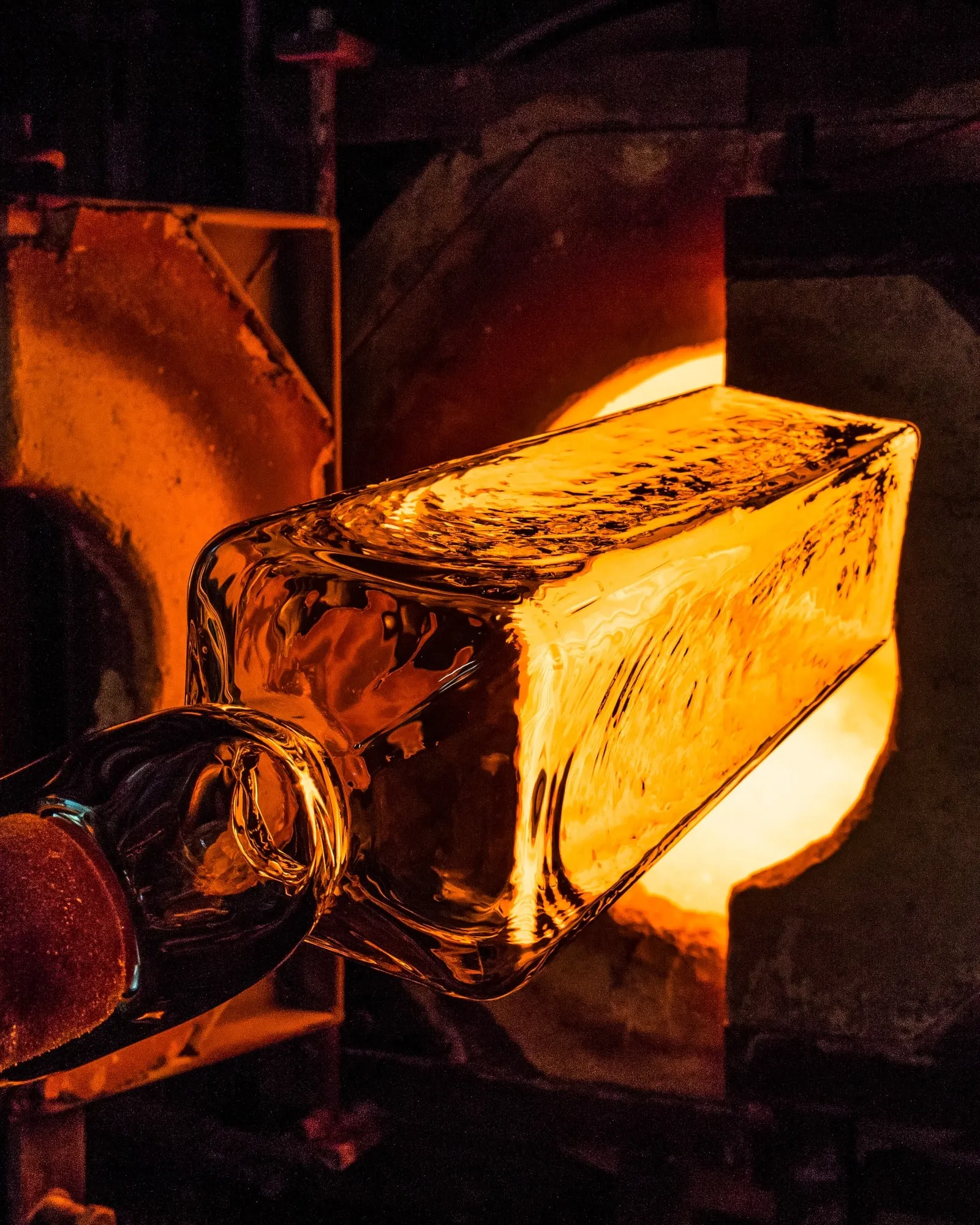 A Faaro glass form glowing in the furnace